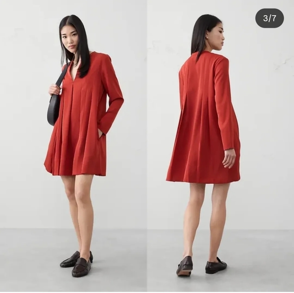 Banana Republic NWTs V-Neck Pleated Mini Dress